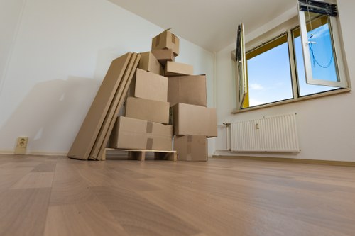 Removal van and packing support in central London